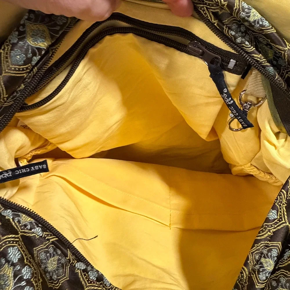 Petunia Pickle Bottom Baby Chic Diaper Bag Brown Gold Damask Brocade Messenger